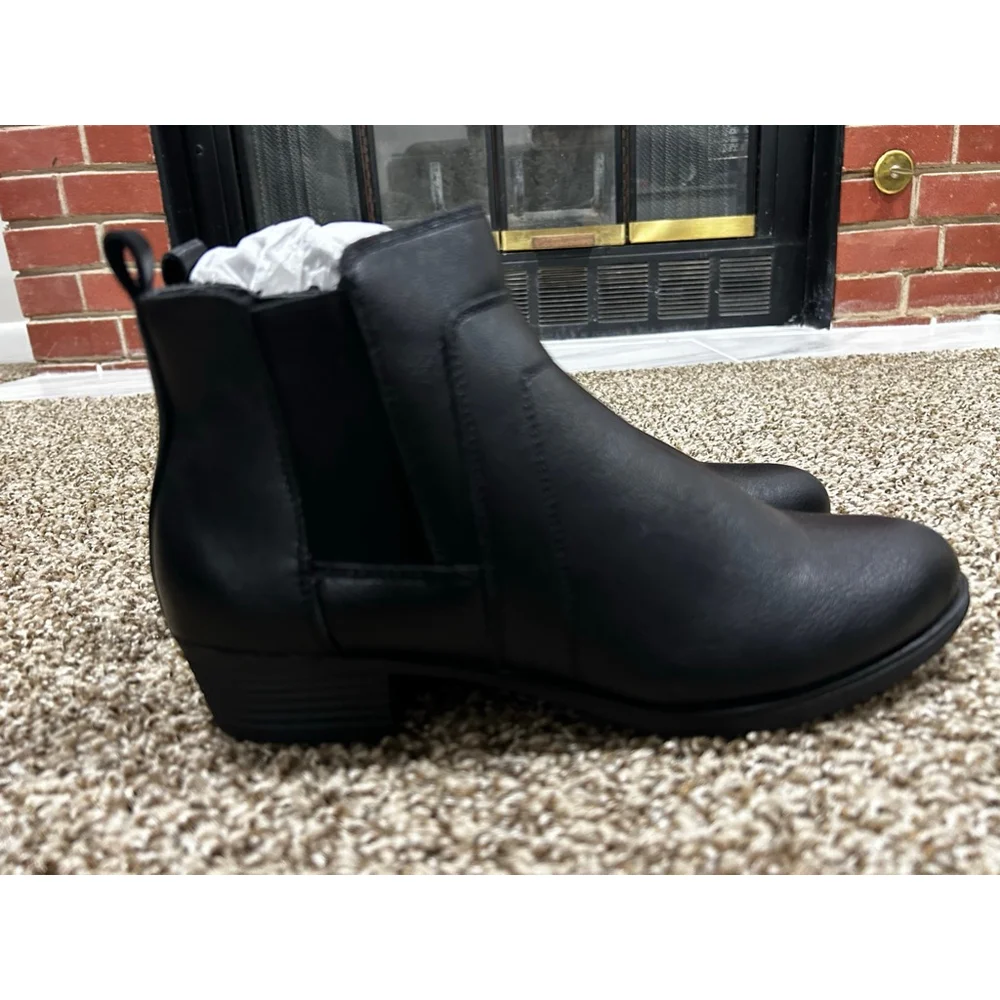 New without box Sugar Women's Trixy Ankle Booties size 8.5M